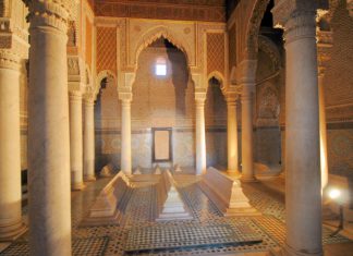 Du lịch Maroc: Tham quan Lăng Tombeaux Saadiens và Thánh đường Hồi giáo Koutoubia