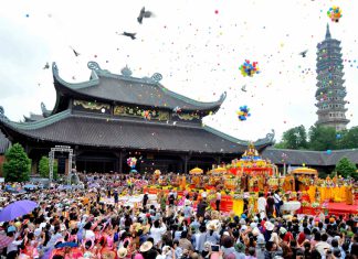 Vẻ đẹp ngày lễ dâng hương tại Chùa Bái Đính vào dịp tết Canh Tý 2020