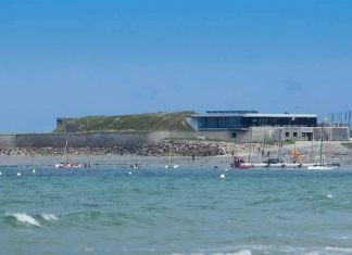 Top những bãi biển tuyệt vời nhất khi đi tour du lịch Pháp