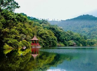 Du ngoạn 6 hồ nước đẹp nhất thế giới không muốn về